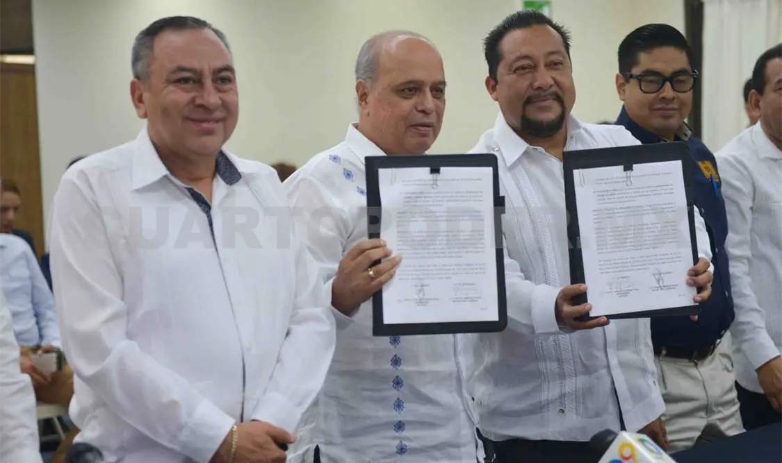 Autoridades y Sindicato firman contrato colectivo