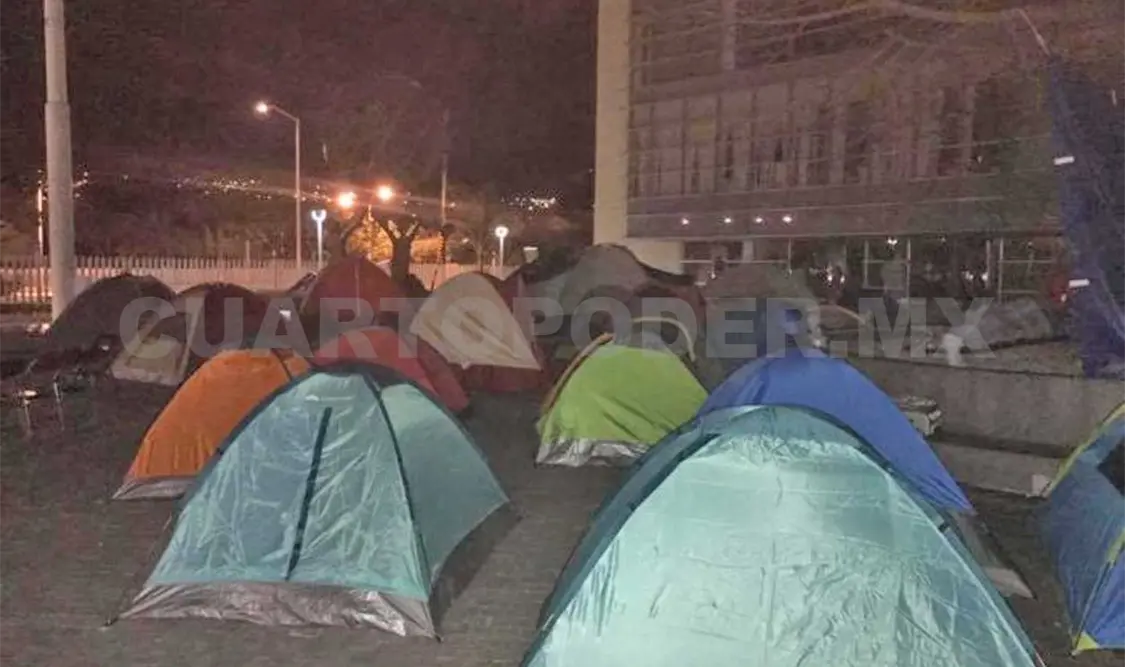 Desalojan a manifestantes