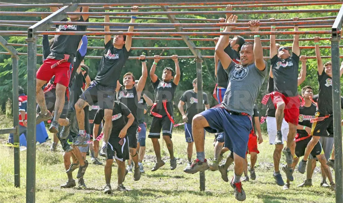 Atletas se preparan para la carrera 5K Sprint
