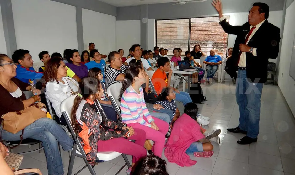 Nadadores recibieron charla motivacional