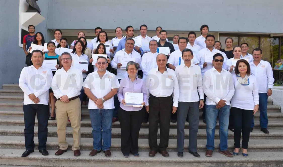 Entregan reconocimiento al personal del PADES 2016