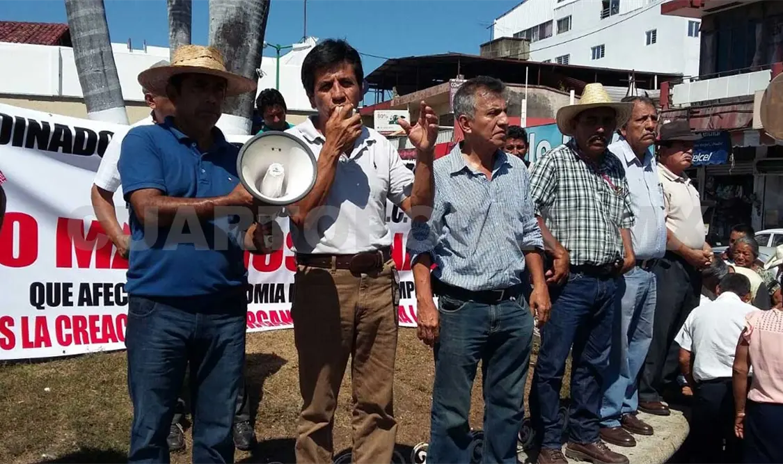 Marchan cafetaleros contra gasolinazos