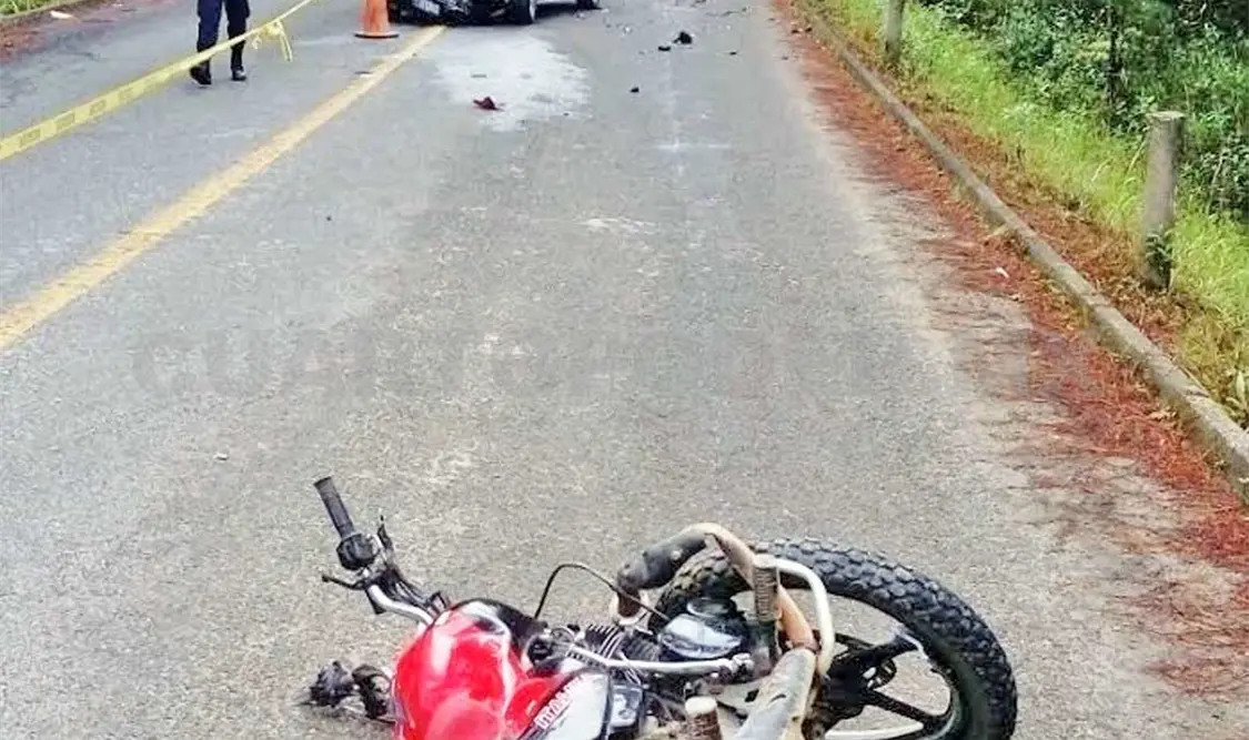 Muere motociclista en encontronazo