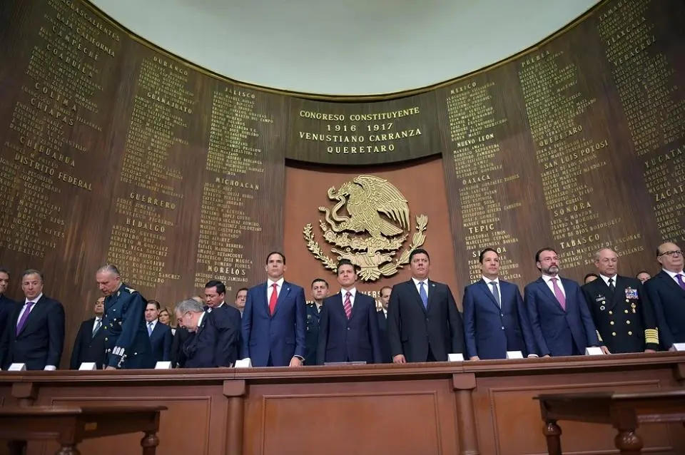 Peña Nieto llama a la unidad en torno a los valores de la Constitución