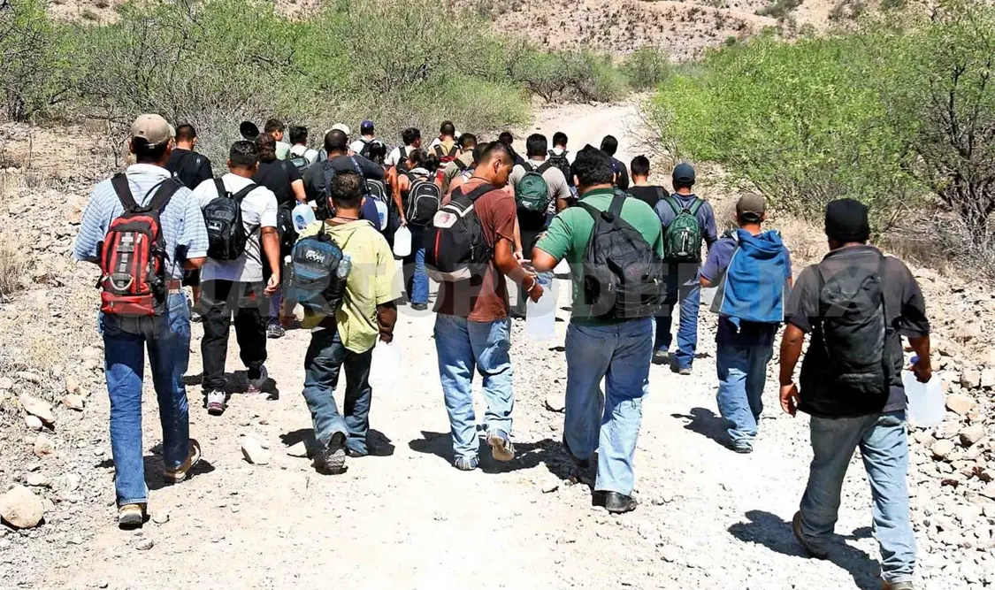 El muro —físico y virtual— tampoco funcionó, los “polleros “cobran 150 dólares por la renta de documentos legítimos, frente a los mil 500 por cruzar por el desierto. Agencias