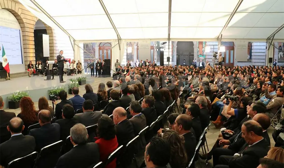 Plazas, esfuerzo de maestros y no influyentismo: Nuño