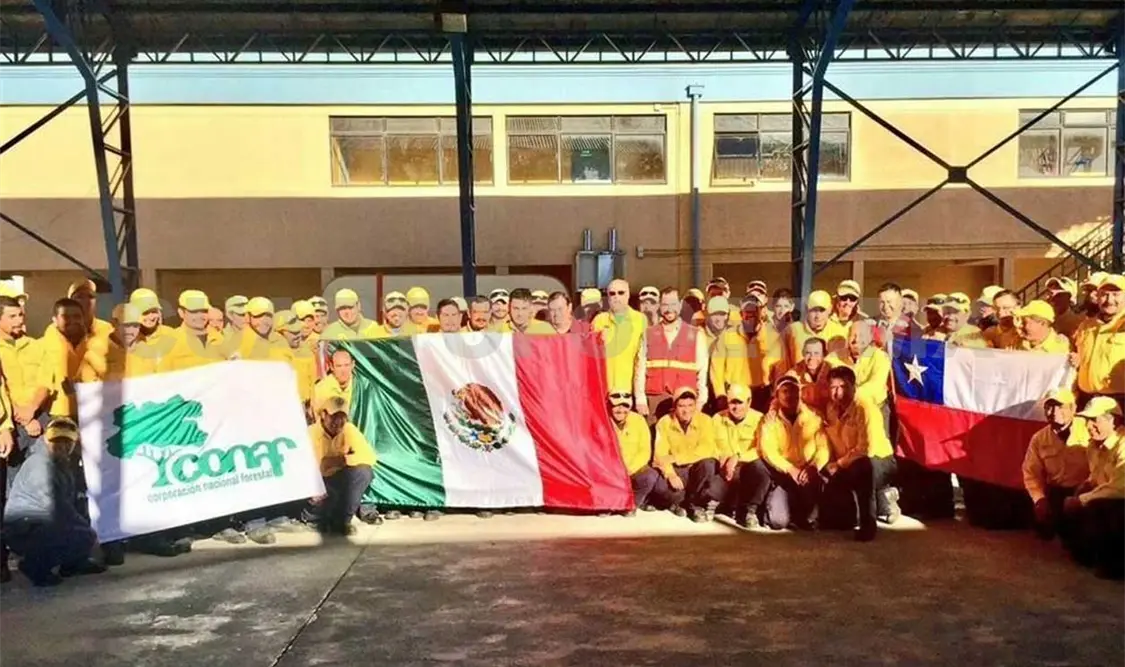 Los integrantes de esta cuadrilla colaboraron con la extinción de los incendios que se presentaron en la región Centro-Sur de Chile. Notimex