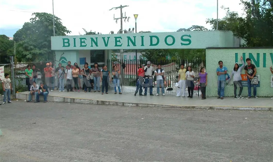 Sindicalizados emplazan a huelga a rectoría
