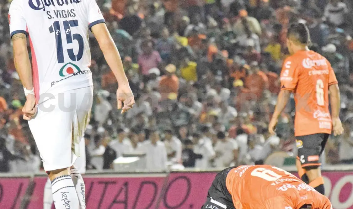 Jaguares pierde el rumbo ante Monarcas