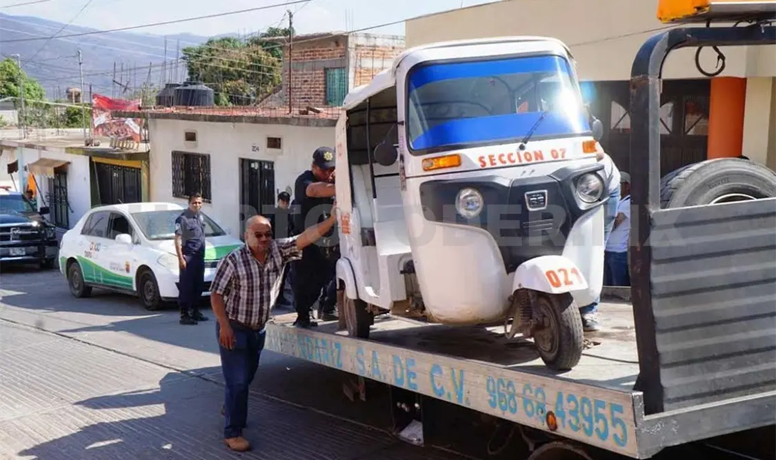 Por irregular, autoridades sancionan a mototaxi