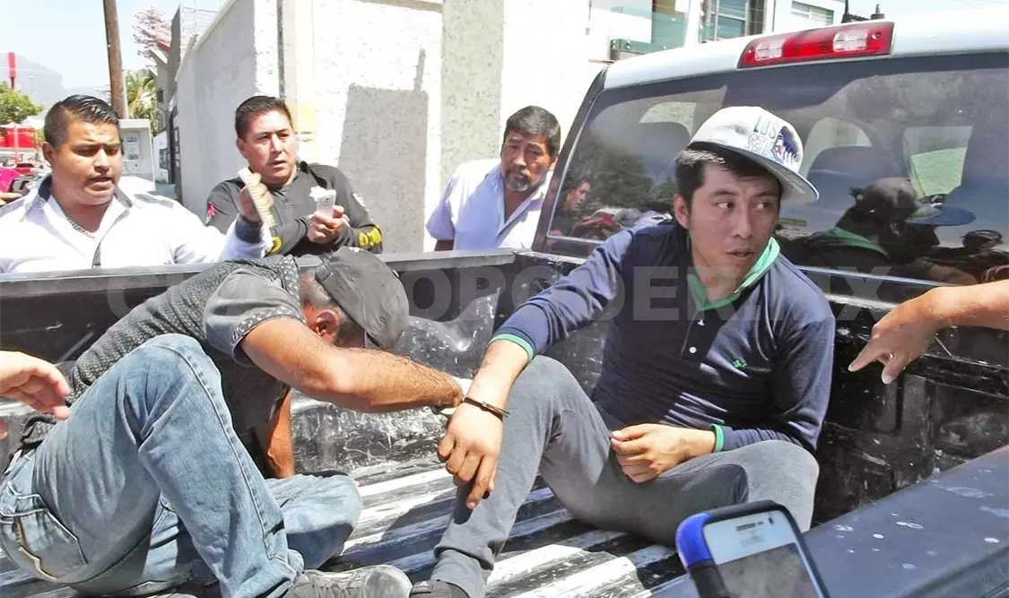Vecinos y policías detienen a cantoneros
