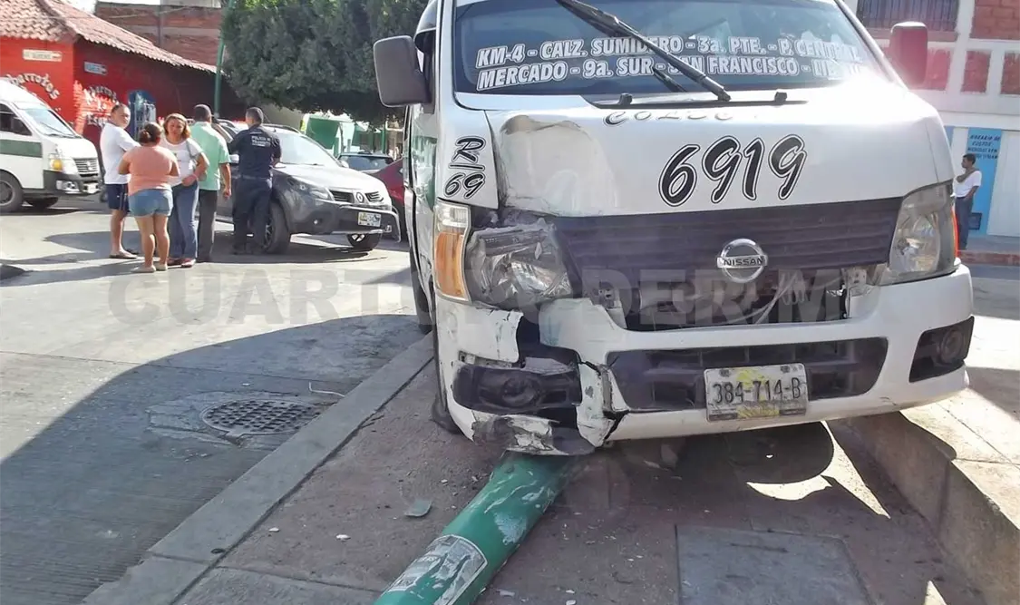 Cuatro heridos en un colectivazo