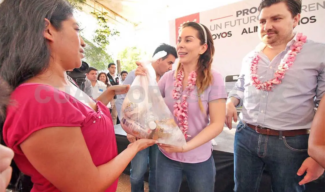 Encabeza Martha Muñoz entrega de apoyos en jardines del pedegral