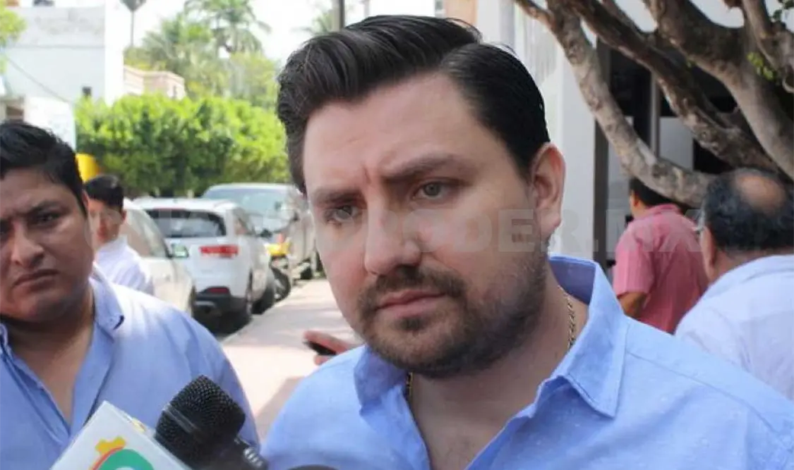 Fernando Castellanos exhortó a la población a no perder la oportunidad y visitar la expo venta que se realizará cada domingo. CP
