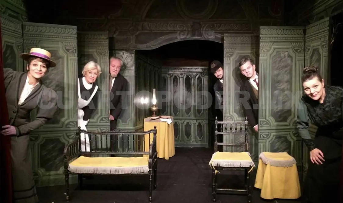 Responsables del teatro, actores, técnicos y espectadores celebraron juntos 60 años de programación ininterrumpida.