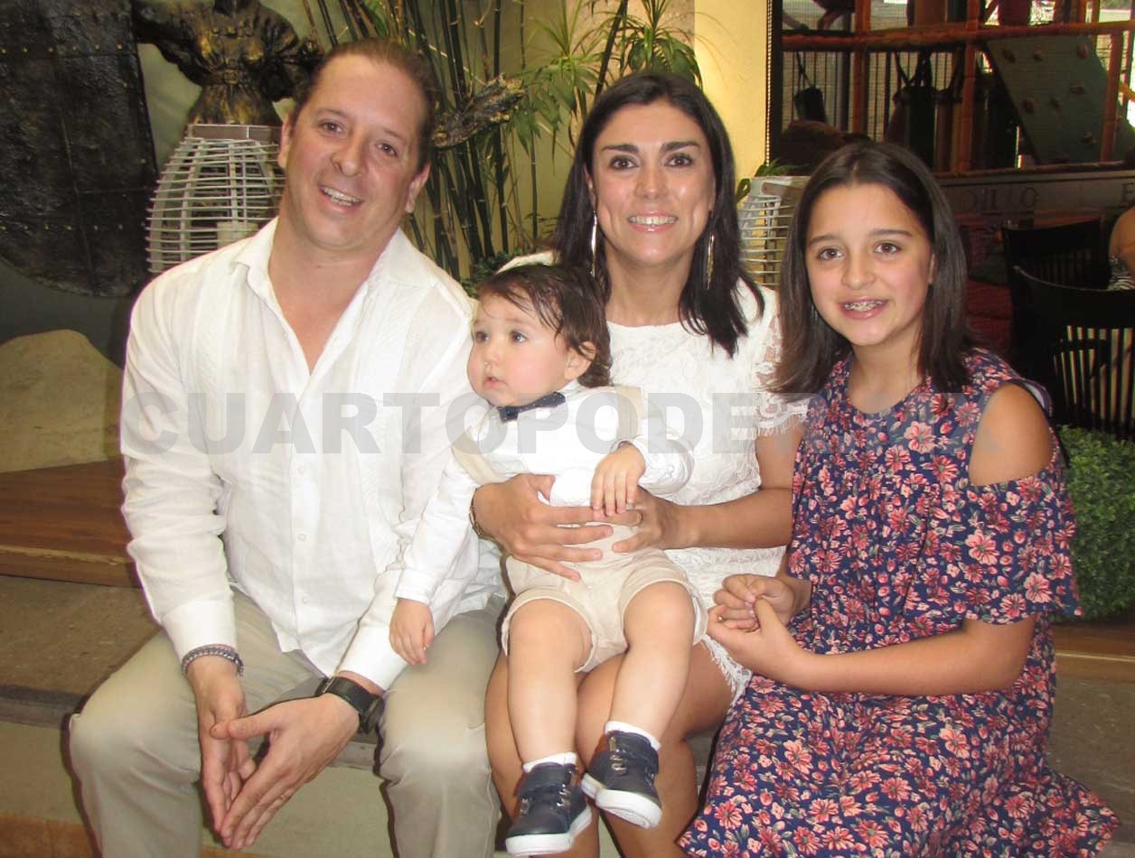 Zack recibió las aguas bautismales