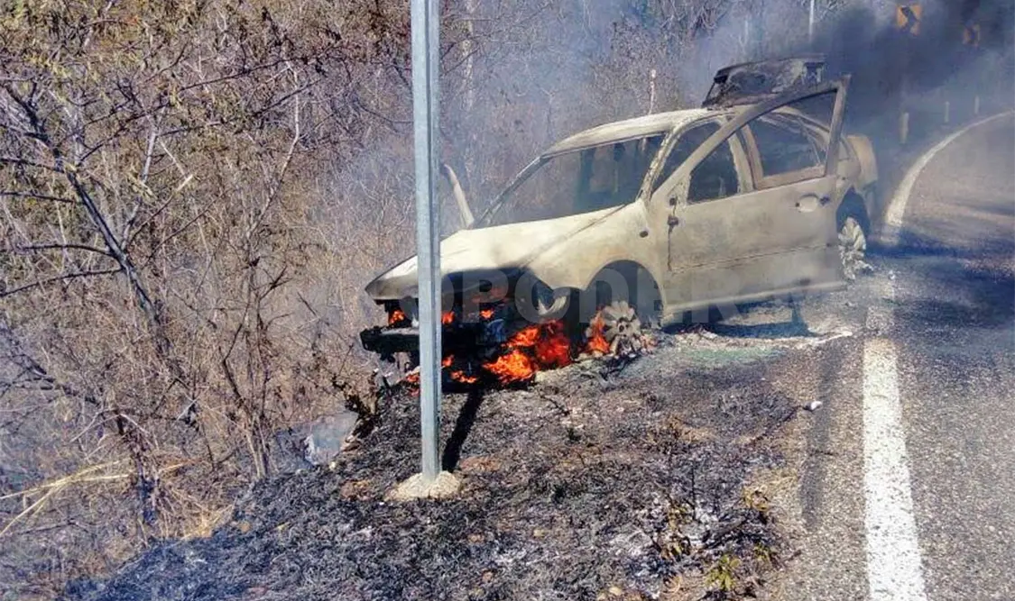 La unidad incendiada fue abandonada sobre los límites de México y Guatemala. Flor Cordero / CP