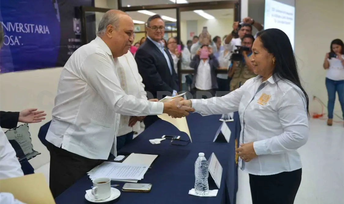 Celebran 32 años de la Biblioteca Central