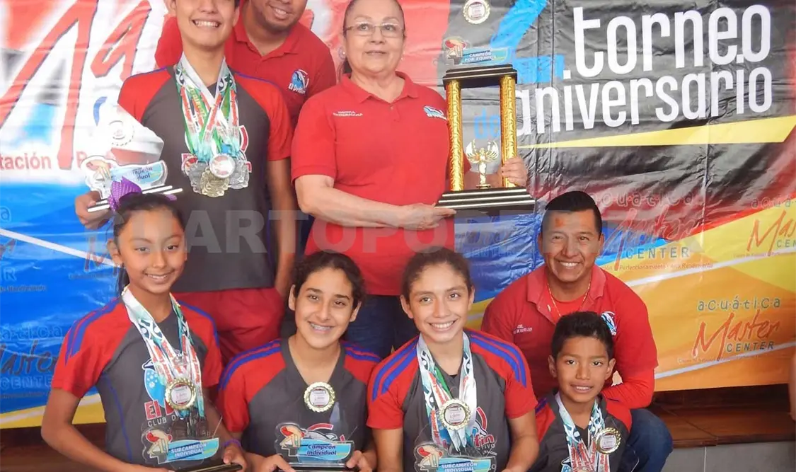 Se coronan en II Aniversario de Máster Center