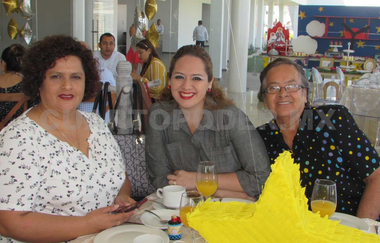En espera del pequeño Raúl Ernesto