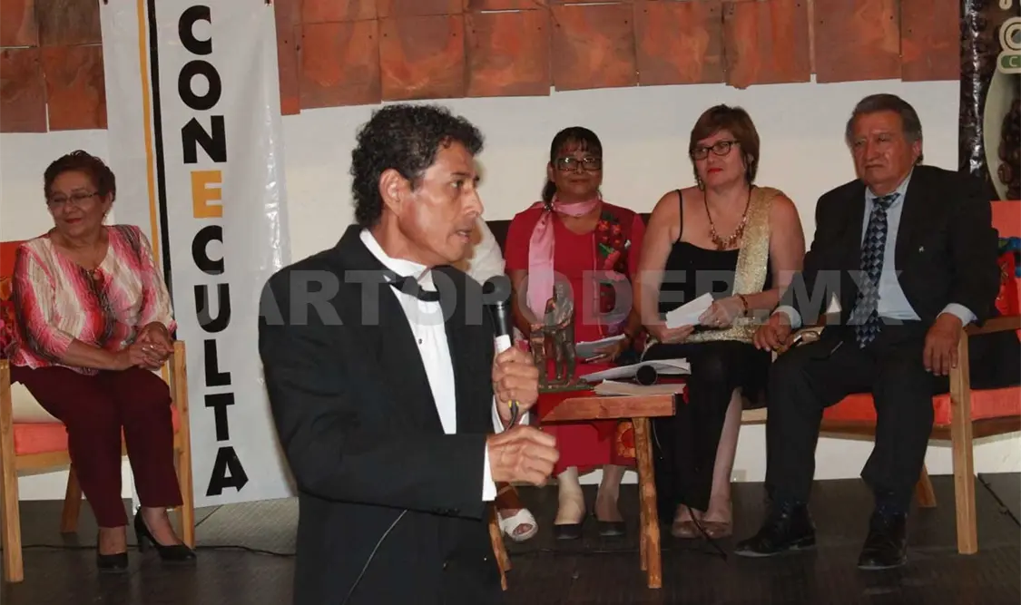 La mesa de declamadoras. Darwin Mendoza