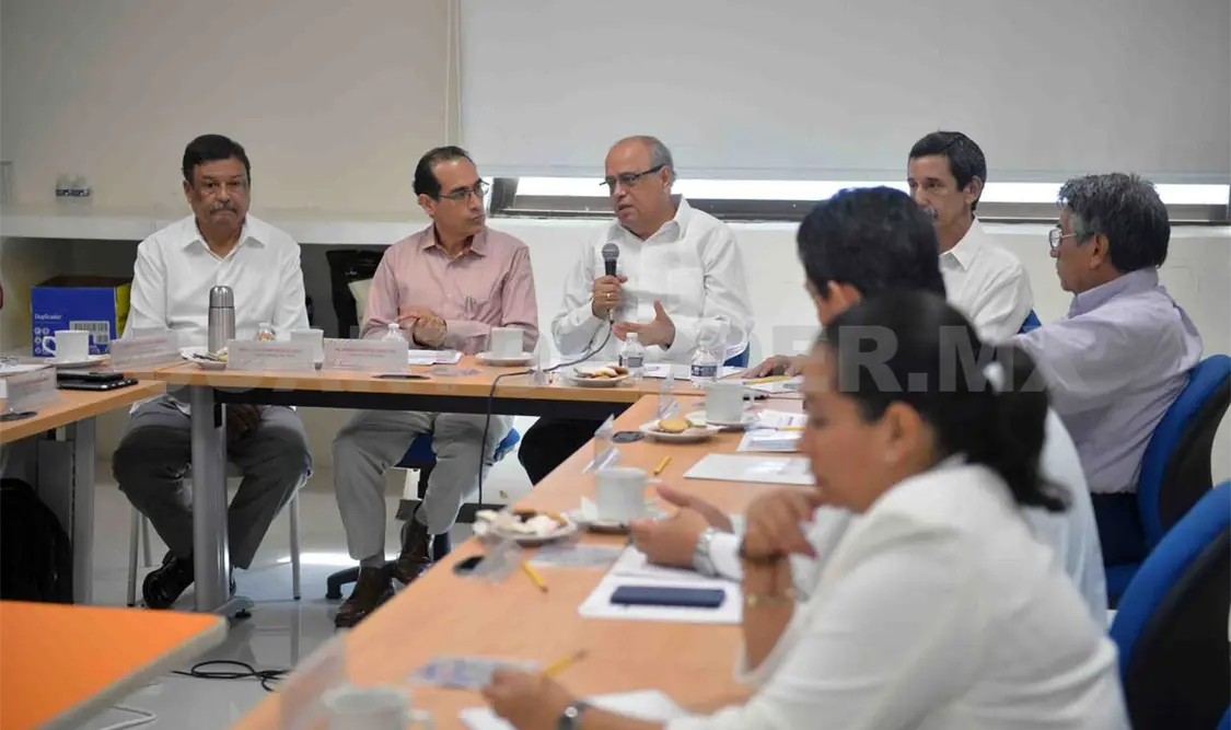 El rector Carlos Eugenio Ruiz Hernández participó en la sesión de trabajo del Instituto Estatal de Evaluación. CP