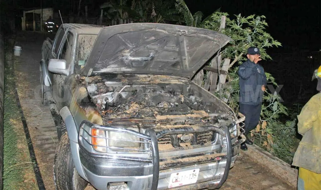 Desconocidos quemaron una camioneta