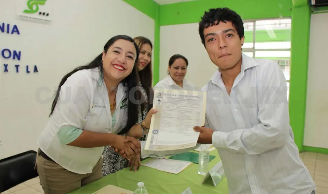 Entregan certificados de Educación Abierta