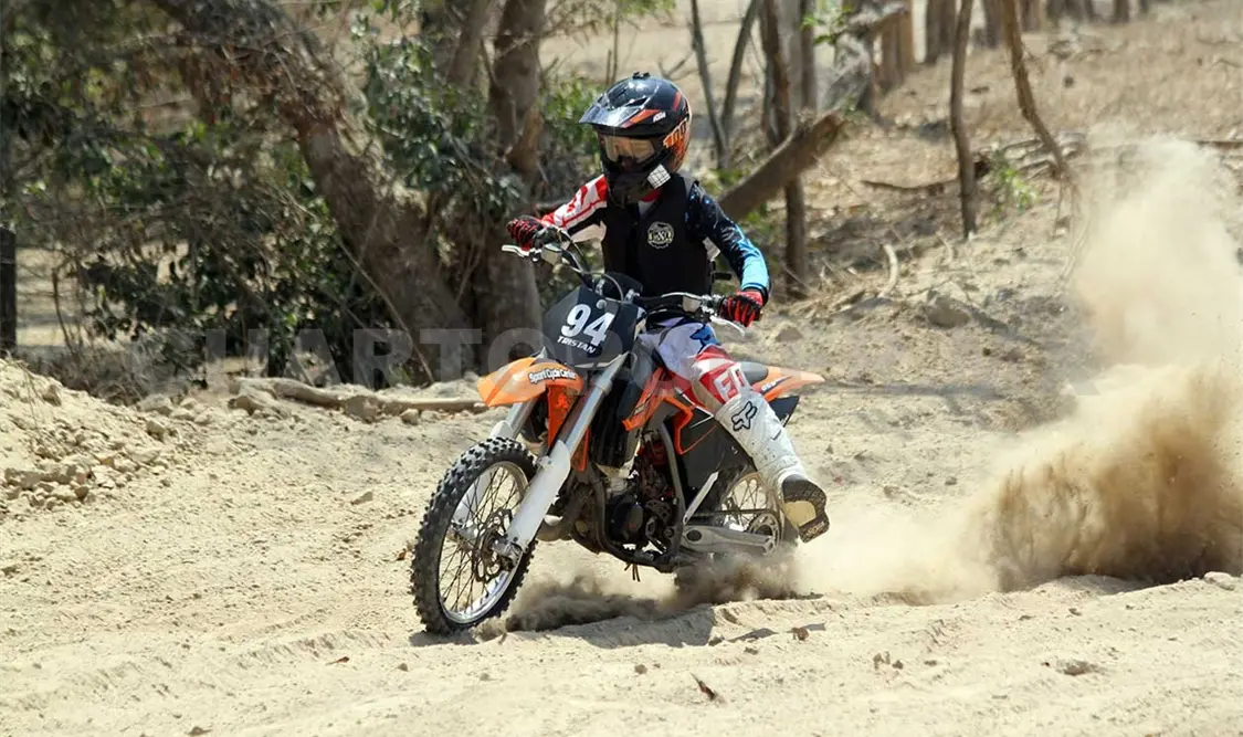 Amech abrió su Campeonato