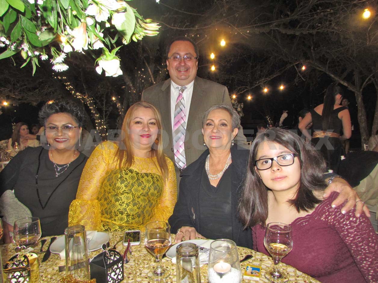 Bonita pareja se une en matrimonio