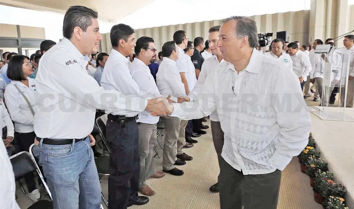 Velasco y Meade visitan el Centro de Atención al Tránsito Fronterizo