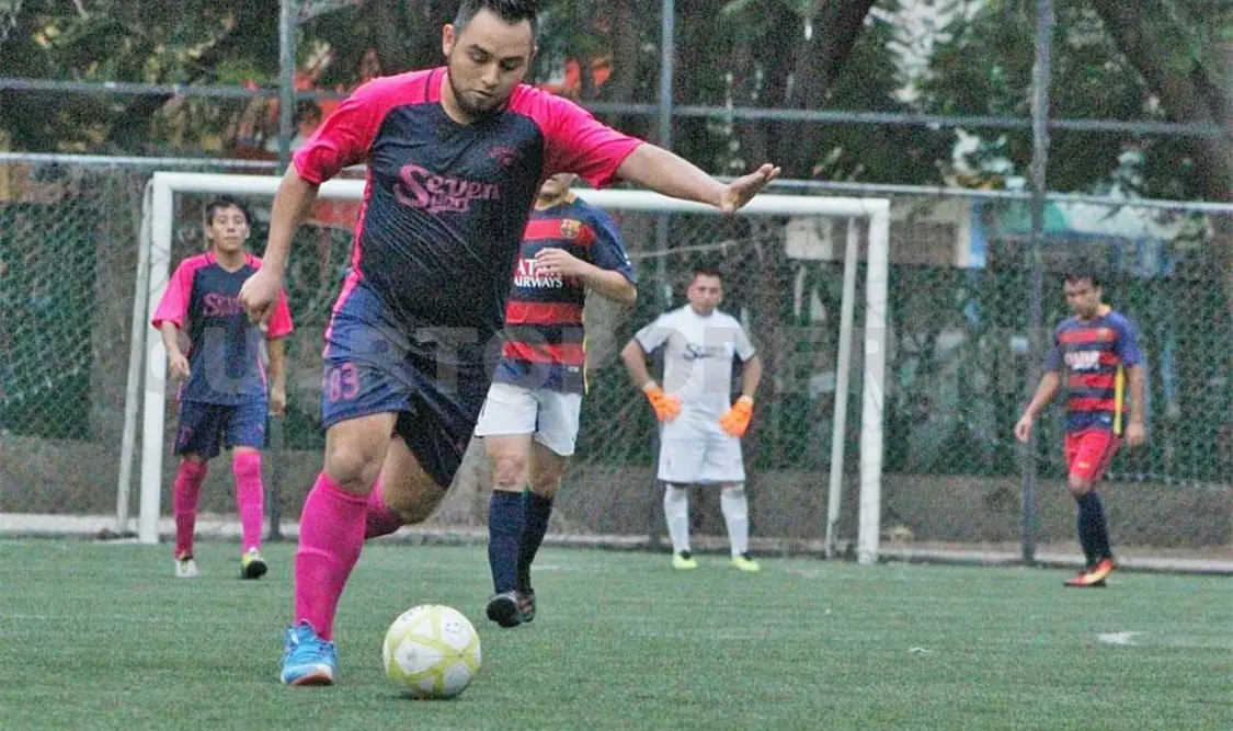 Novatos y CBS, partido de mucha intensidad