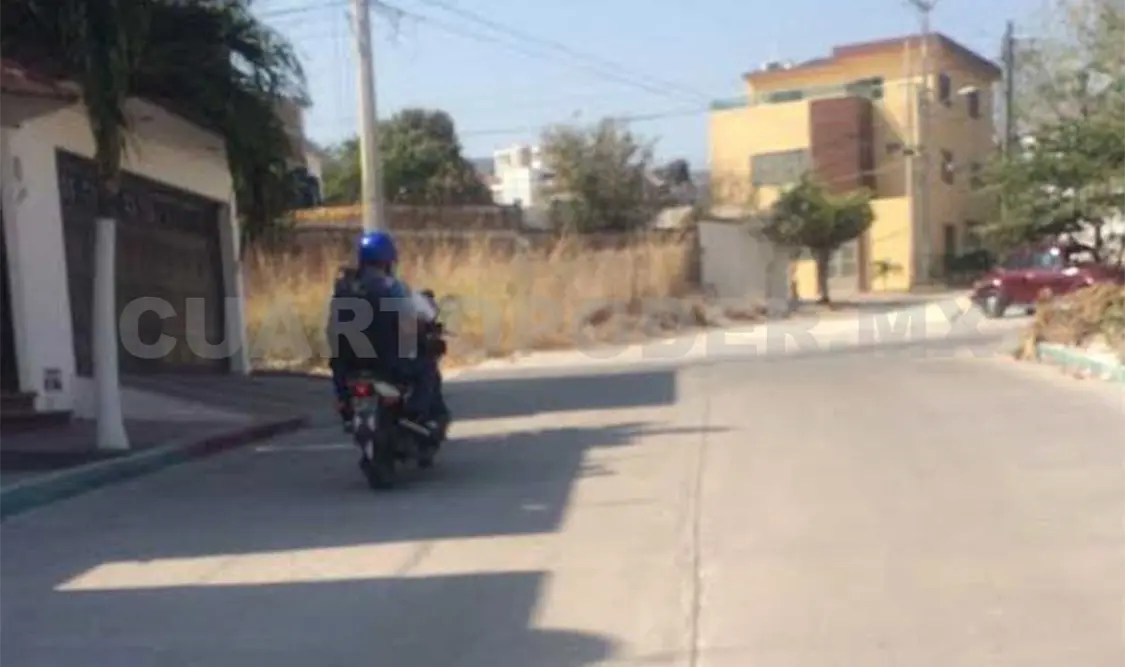 Los reporteros huyen despavoridos rumbo a la televisora cercana en el “caballo de acero”. Avisaín Alegría / CP