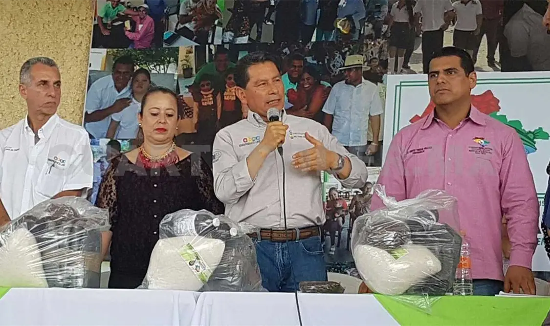Entregan semilla de café en Pijijiapan