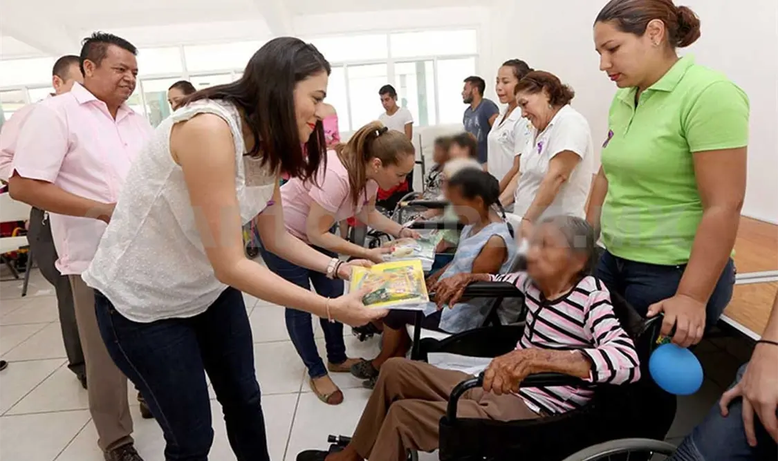 Voluntariado une esfuerzos a favor de los abuelitos