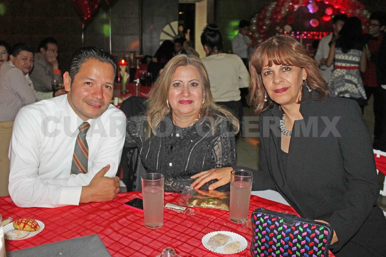 Andrea festejo sus XV años