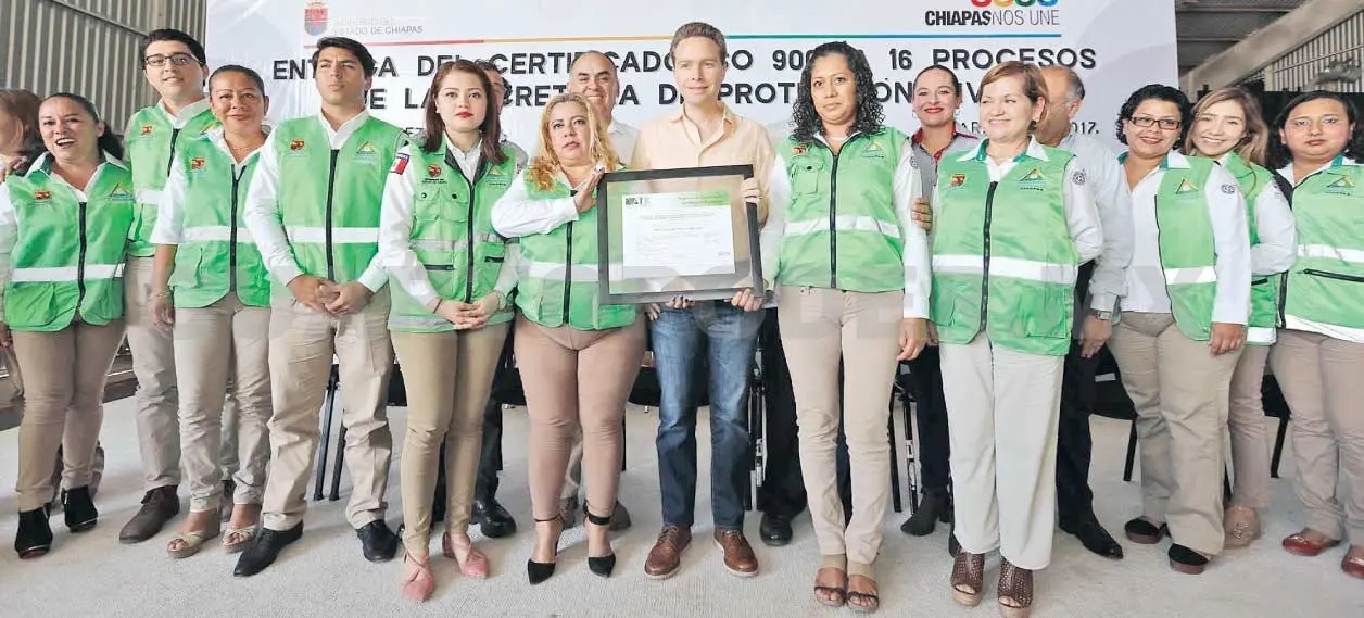 Atestigua Velasco la entrega a PC de Certificación ISO 9001