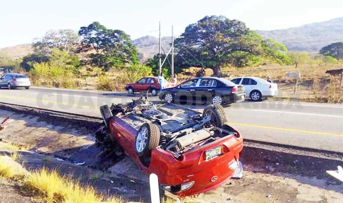 Galeno sobrevivió a percance carretero