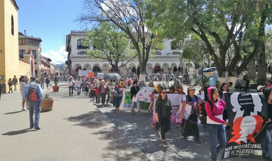 Mujeres conmemoran su día con marcha