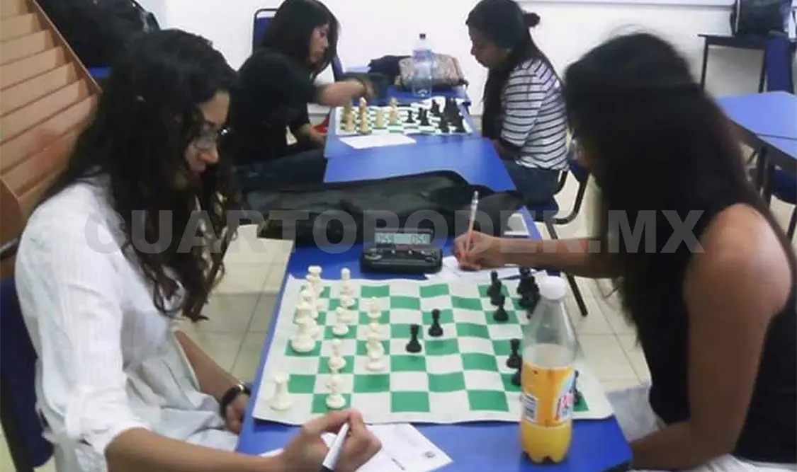 Ajedrecistas con boleto al regional