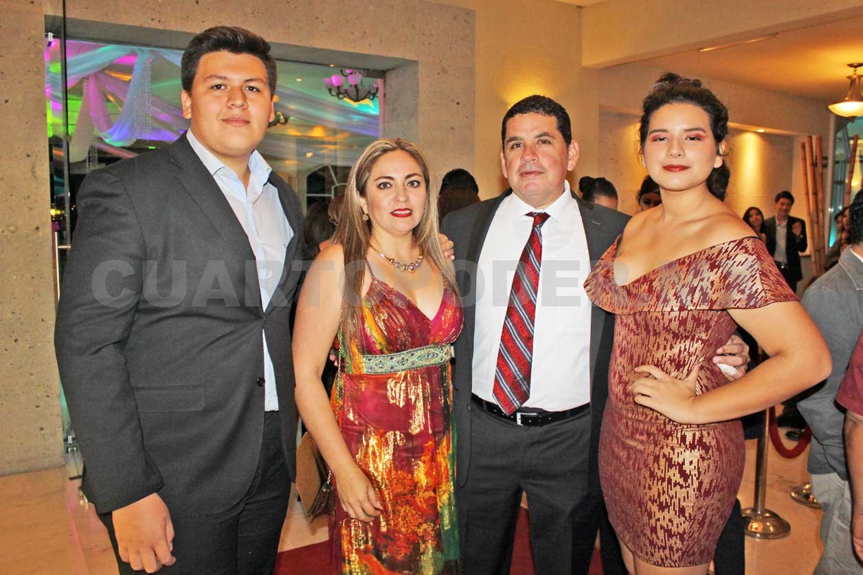 Andrea festejó sus XV años