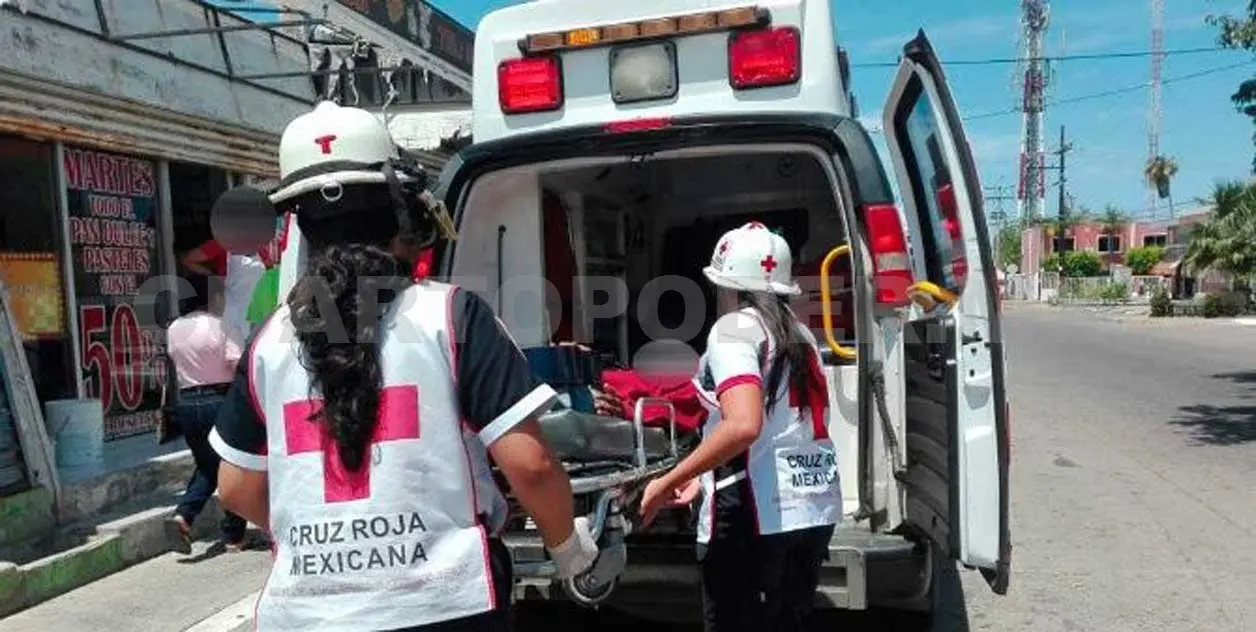 Apuñalan a expolicía en riña