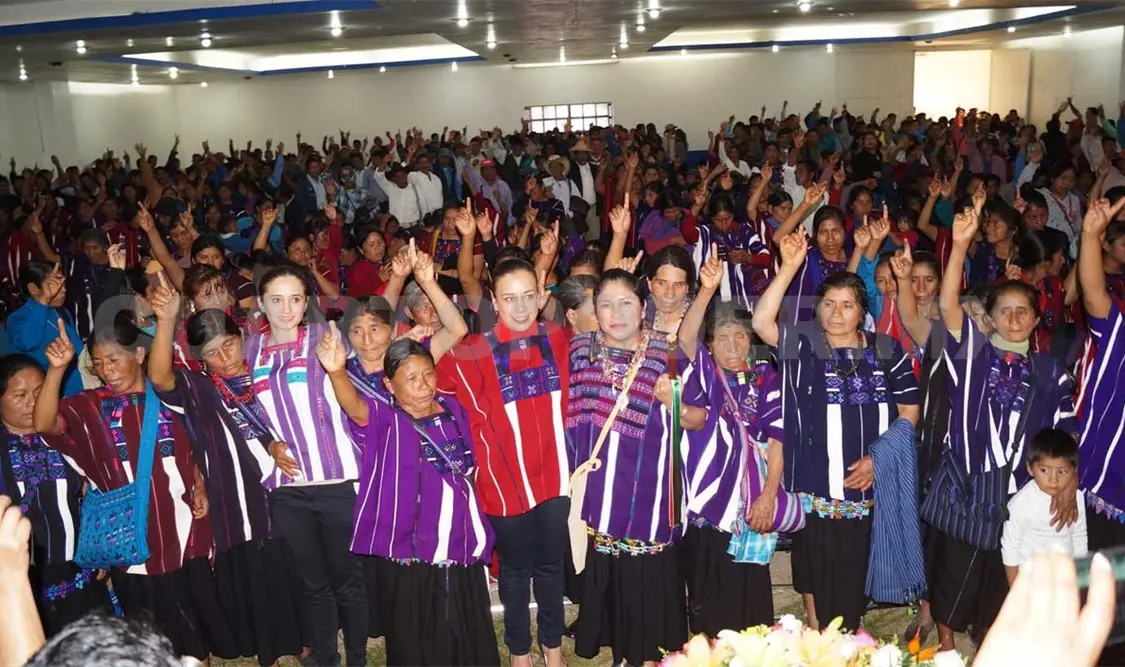 Multitudinaria participación indígena en Día de la Mujer