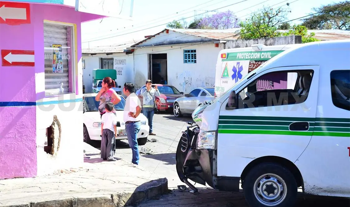 Tres lesionados en percance vial