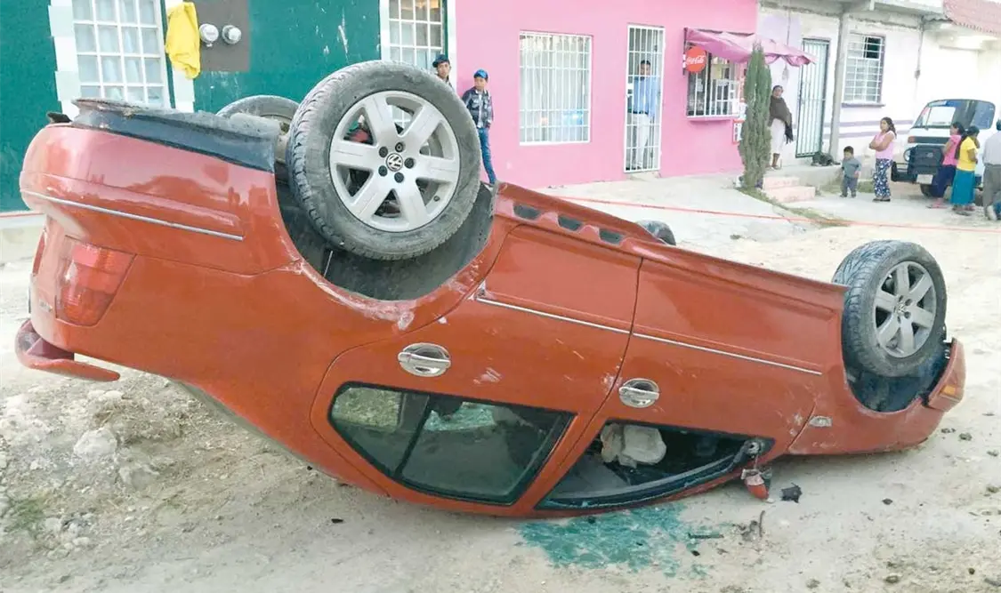 Acelerados terminan volcando