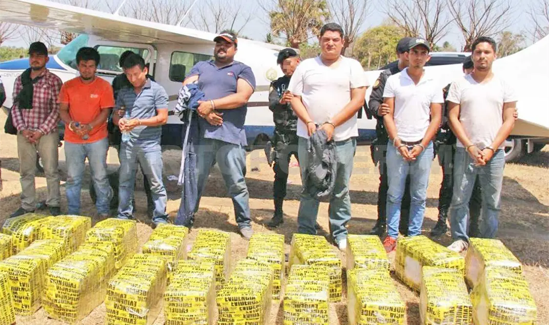 Aseguran otra avioneta con cocaína