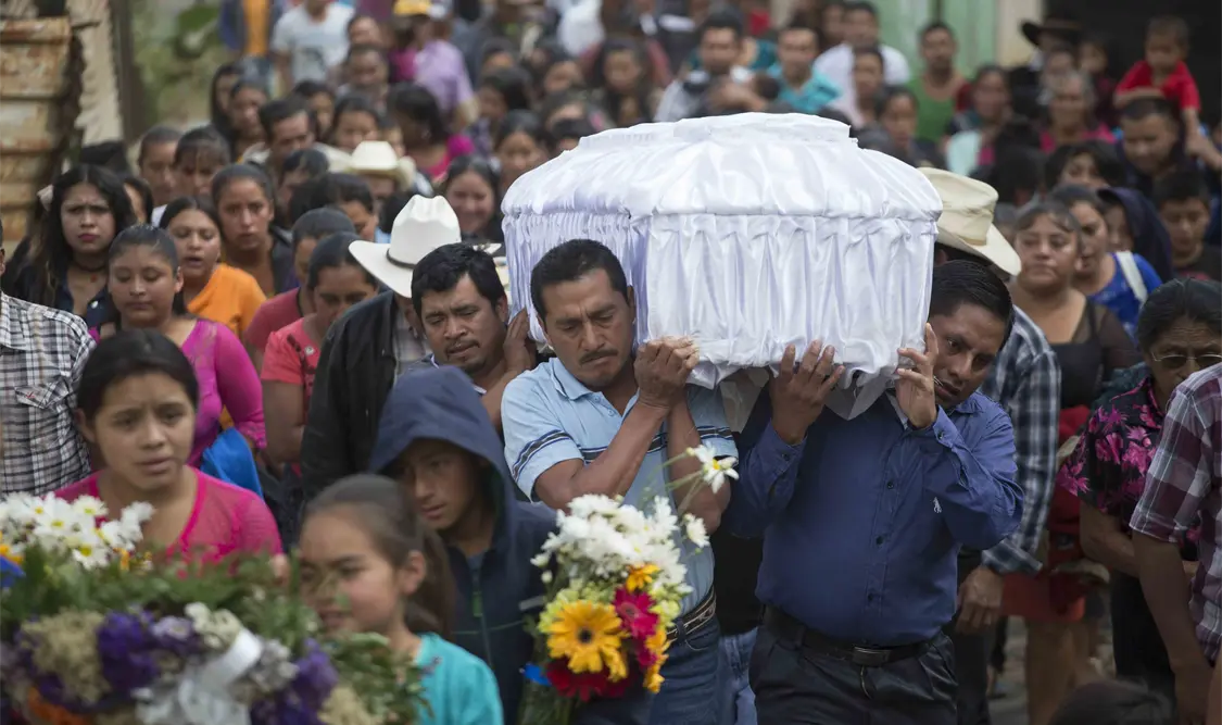 Sepultan a niña en Guatemala