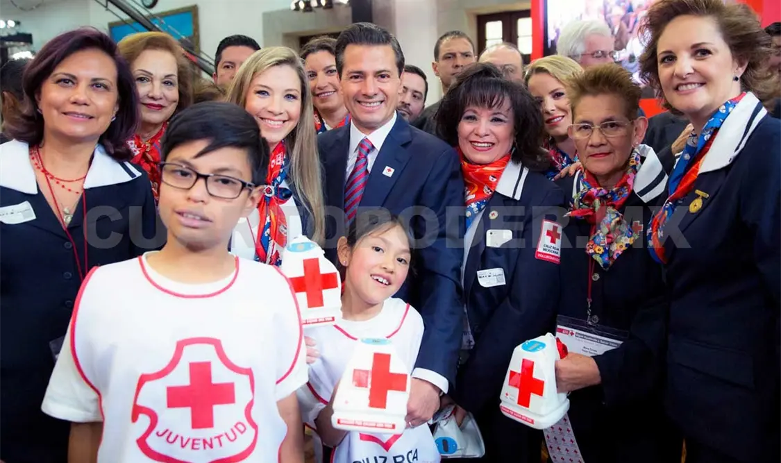 Entrega EPN ambulancias e impulsa la colecta 2017