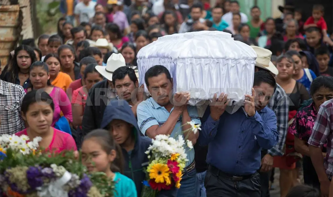 Sepultan a niña en Guatemala