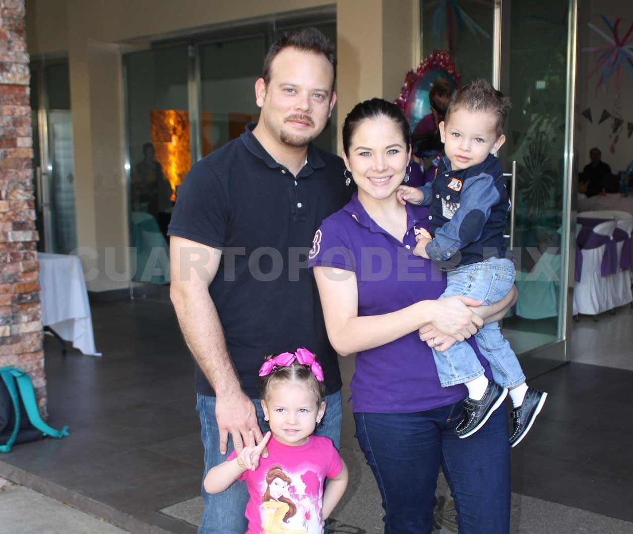 Dulces y piñatas para Valentina